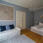 Luxury 150m2 On Wencelas Square With Private Garage *