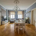 Luxury 150m2 On Wencelas Square With Private Garage *