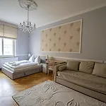 Luxury 150m2 On Wencelas Square With Private Garage * Praga