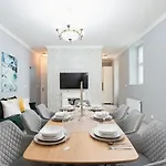 Luxury 150m2 On Wencelas Square With Private Garage Appartamento