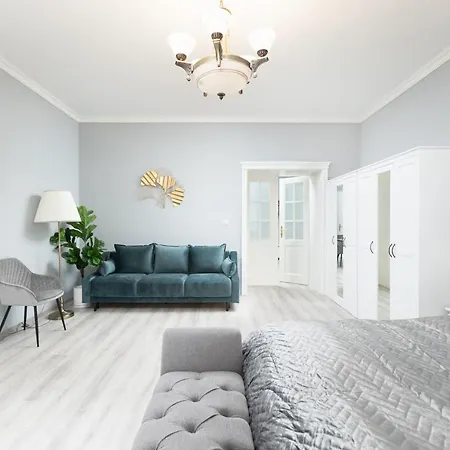 Luxury 150m2 On Wencelas Square With Private Garage Appartamento