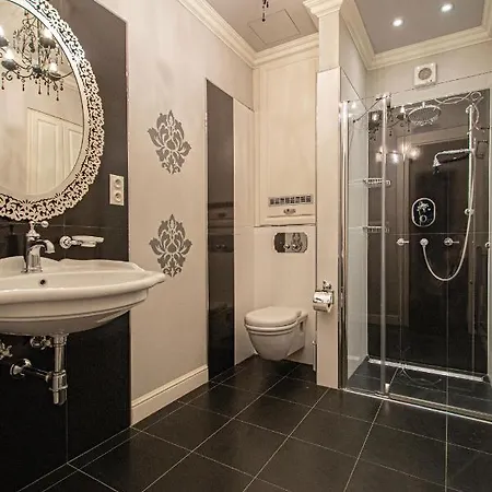 Luxury 150m2 On Wencelas Square With Private Garage Prag