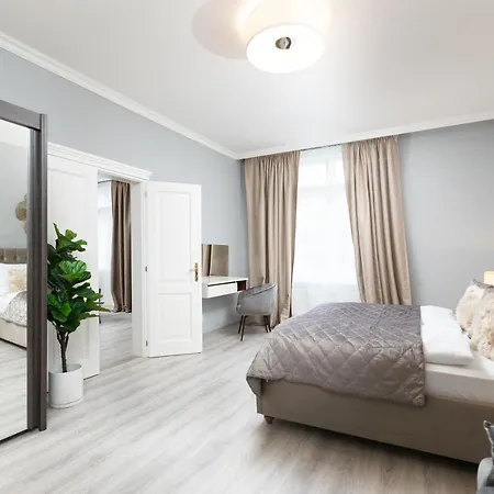 Luxury 150m2 On Wencelas Square With Private Garage Prag